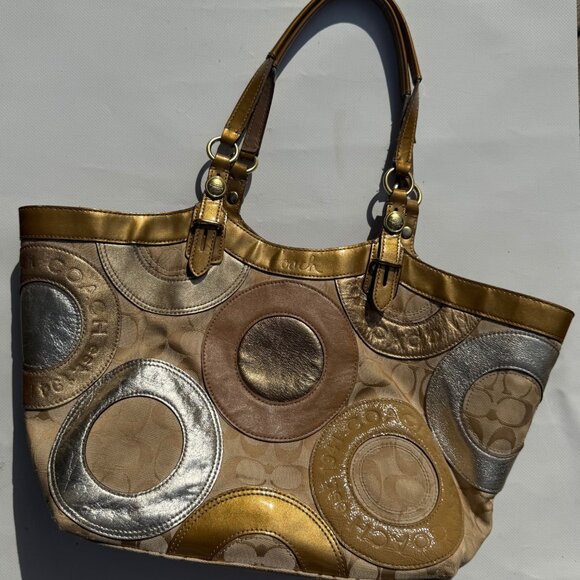 Coach Carly Patchwork Tote – Gold & Silver Metallic Circles – Y2K Style - Picture 5 of 13